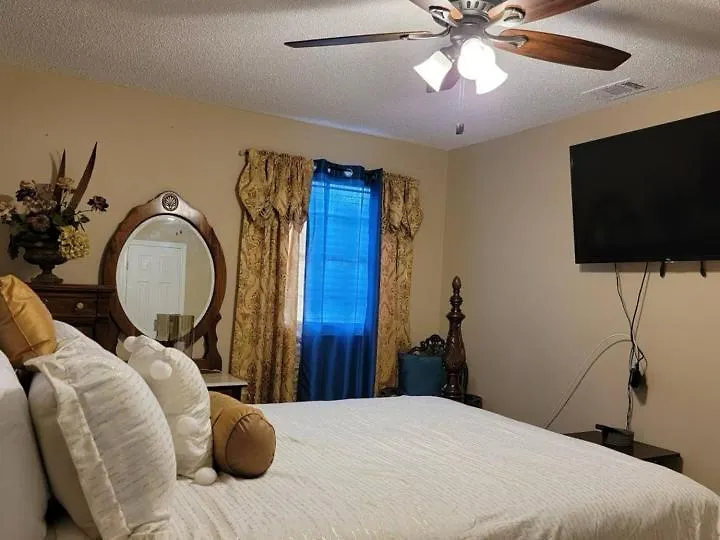 Cozy Oak Street Luxury 5* Savannah