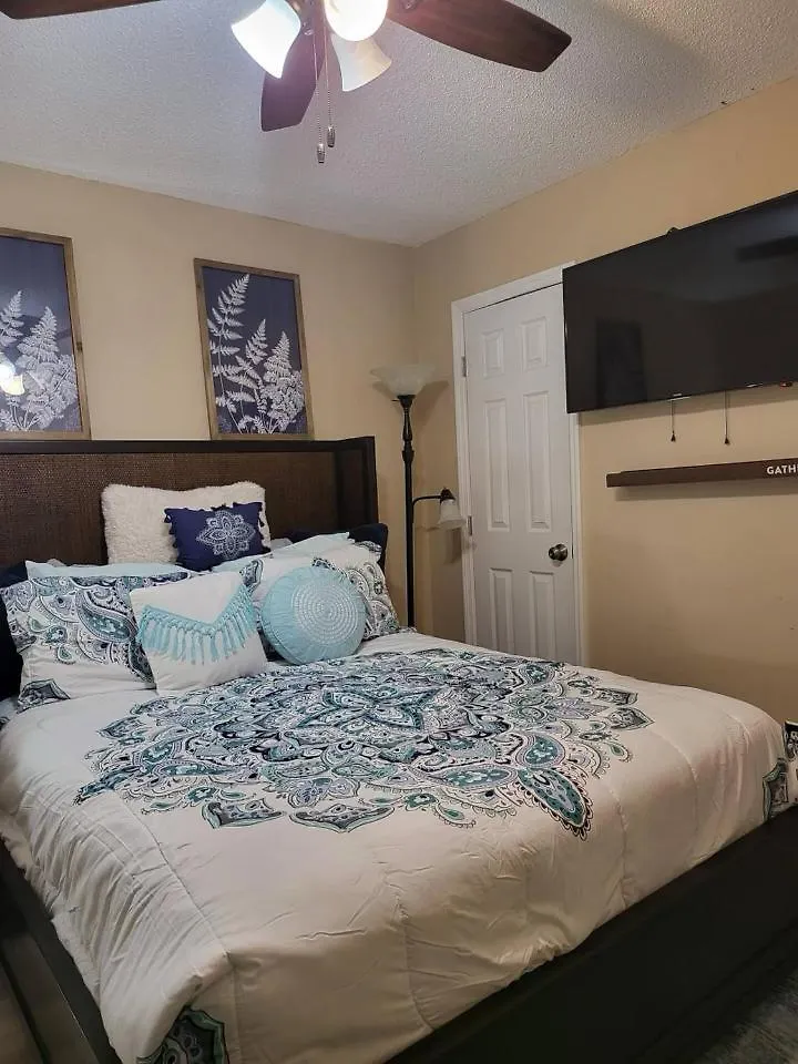 Cozy Oak Street Luxury Hotel 5*