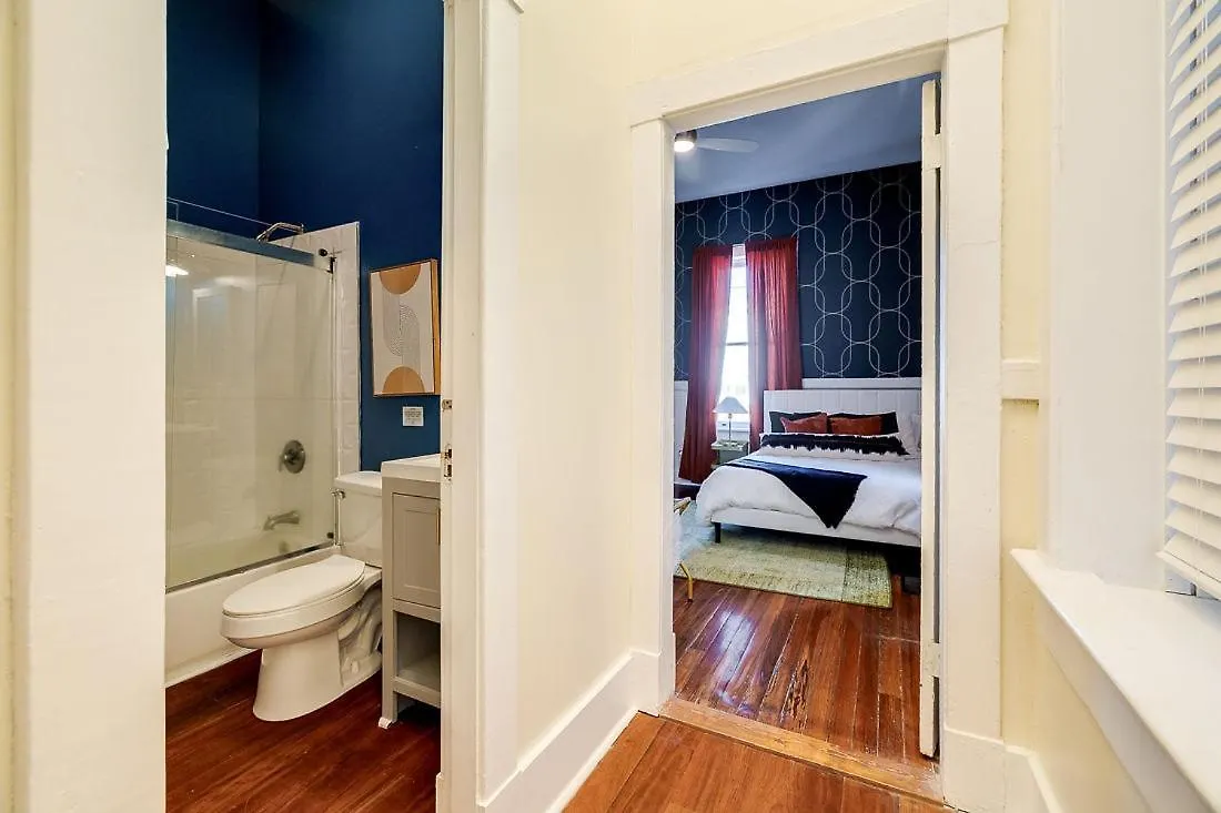 Red Brick Beauty In Downtown Chalet *