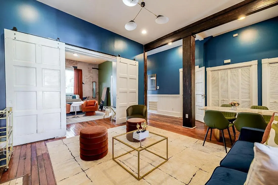 Red Brick Beauty In Downtown Chalet Savannah