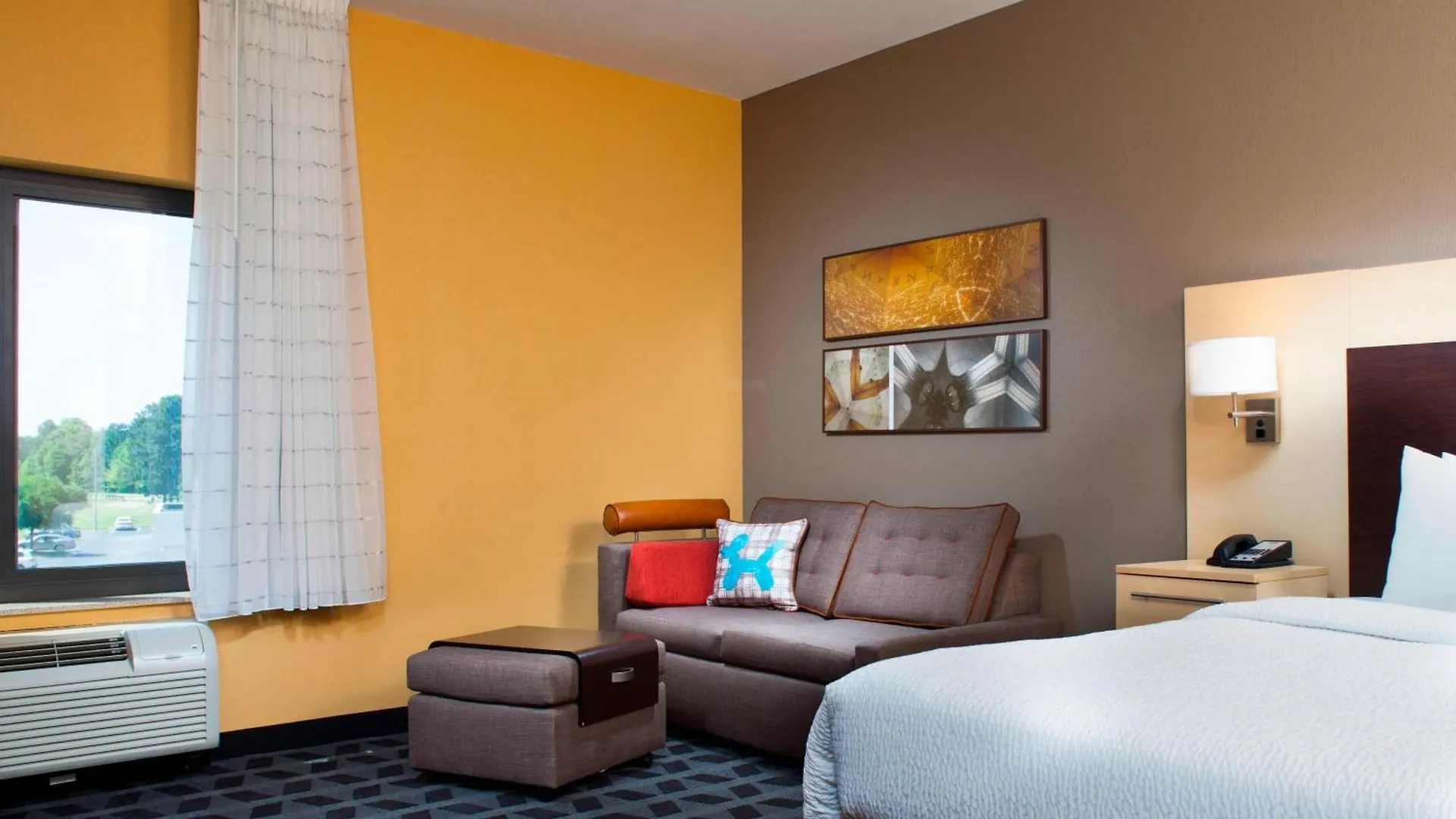 Towneplace By Marriott Airport Hotel