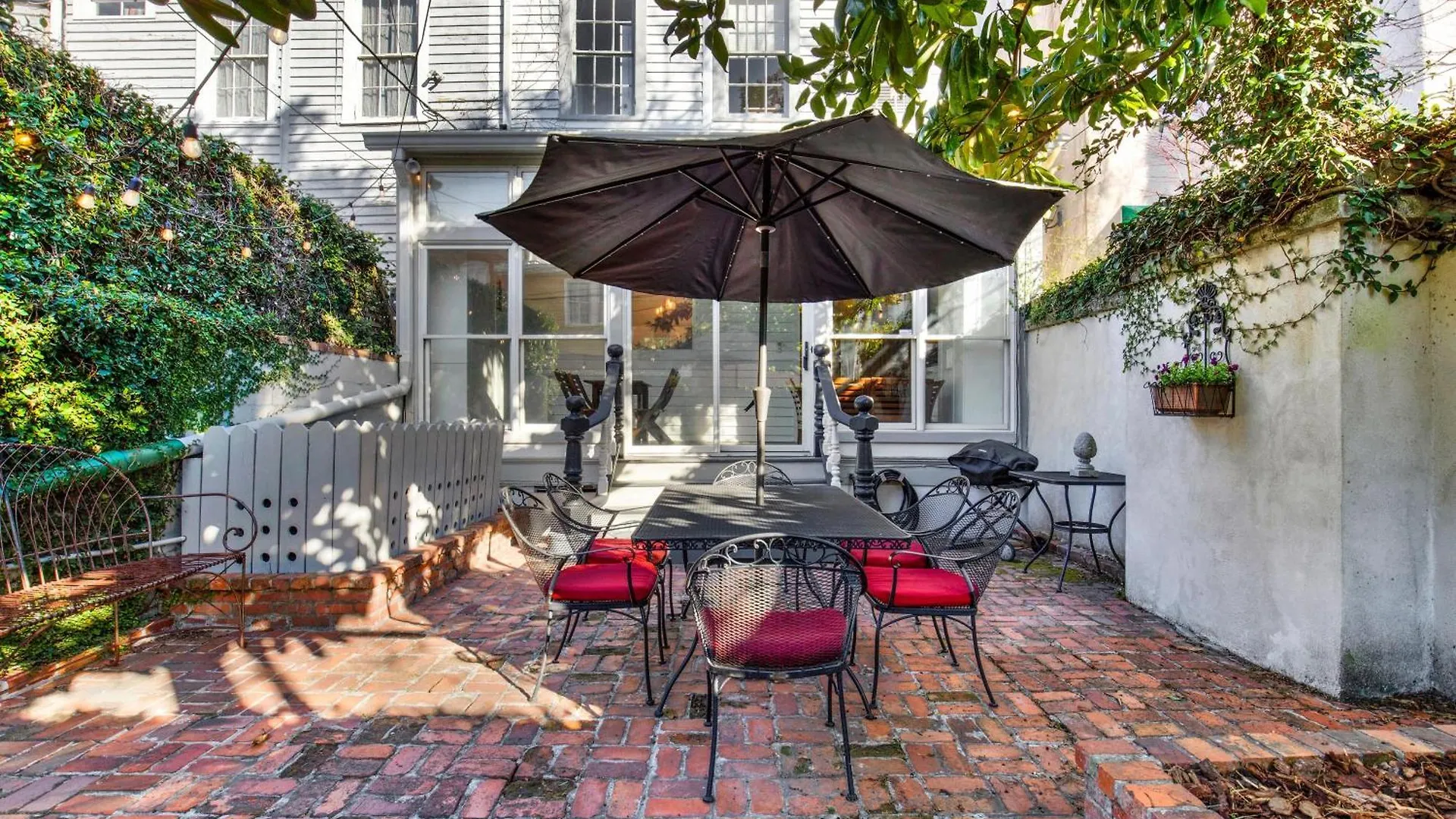 Carly's Retreat Holiday home Savannah