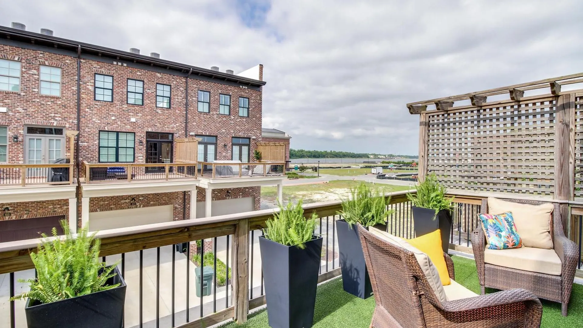 Charming Townhome - 1 Block To Riverwalk! *