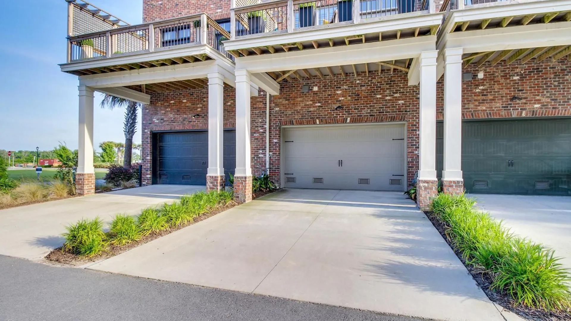 Charming Townhome - 1 Block To Riverwalk! Holiday home