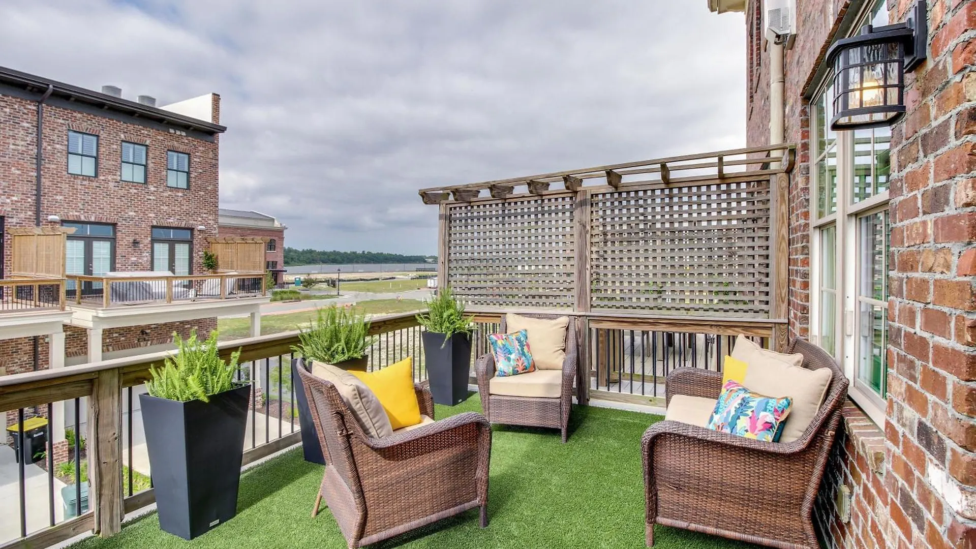 Holiday home Charming Townhome - 1 Block To Riverwalk!
