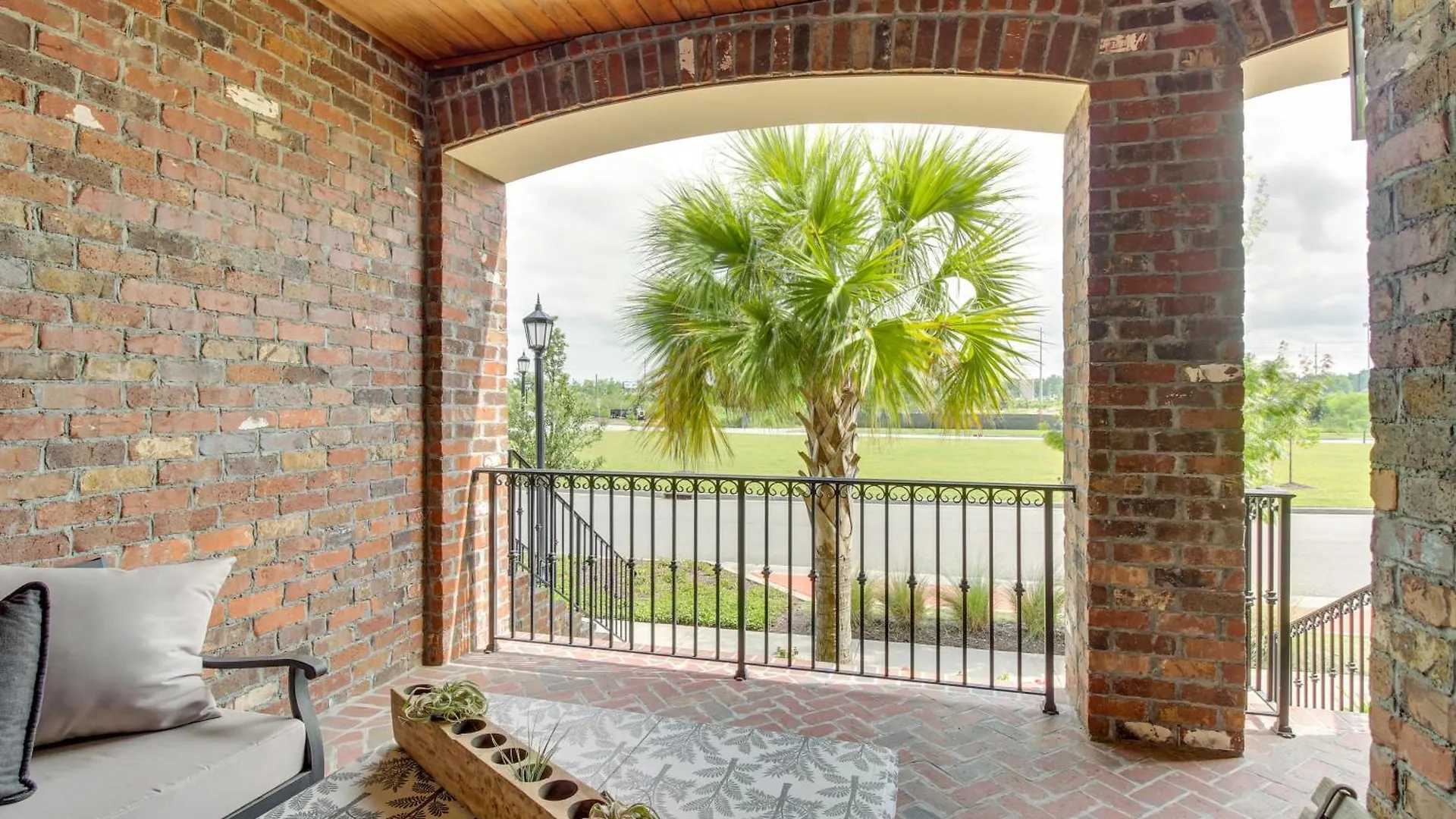 Holiday home Charming Townhome - 1 Block To Riverwalk! Savannah