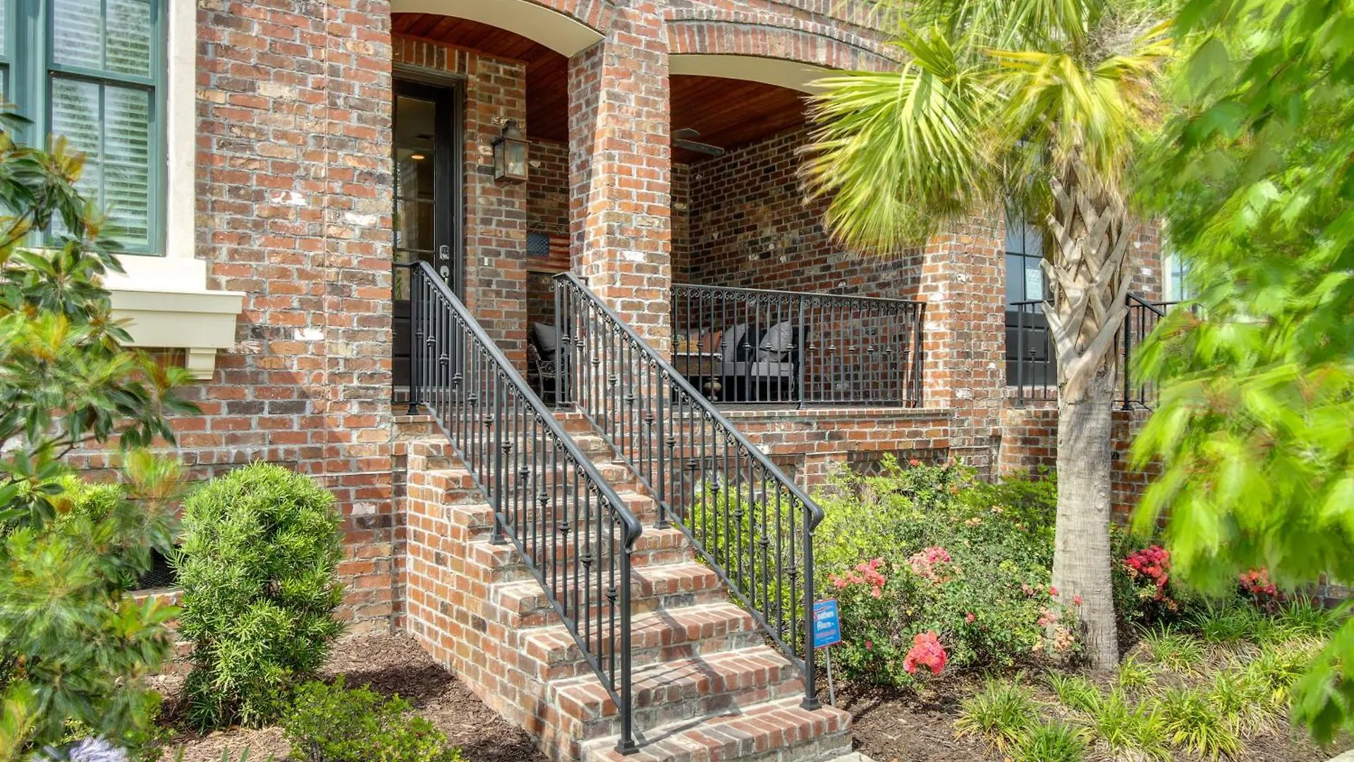 Charming Townhome - 1 Block To Riverwalk! Holiday home *