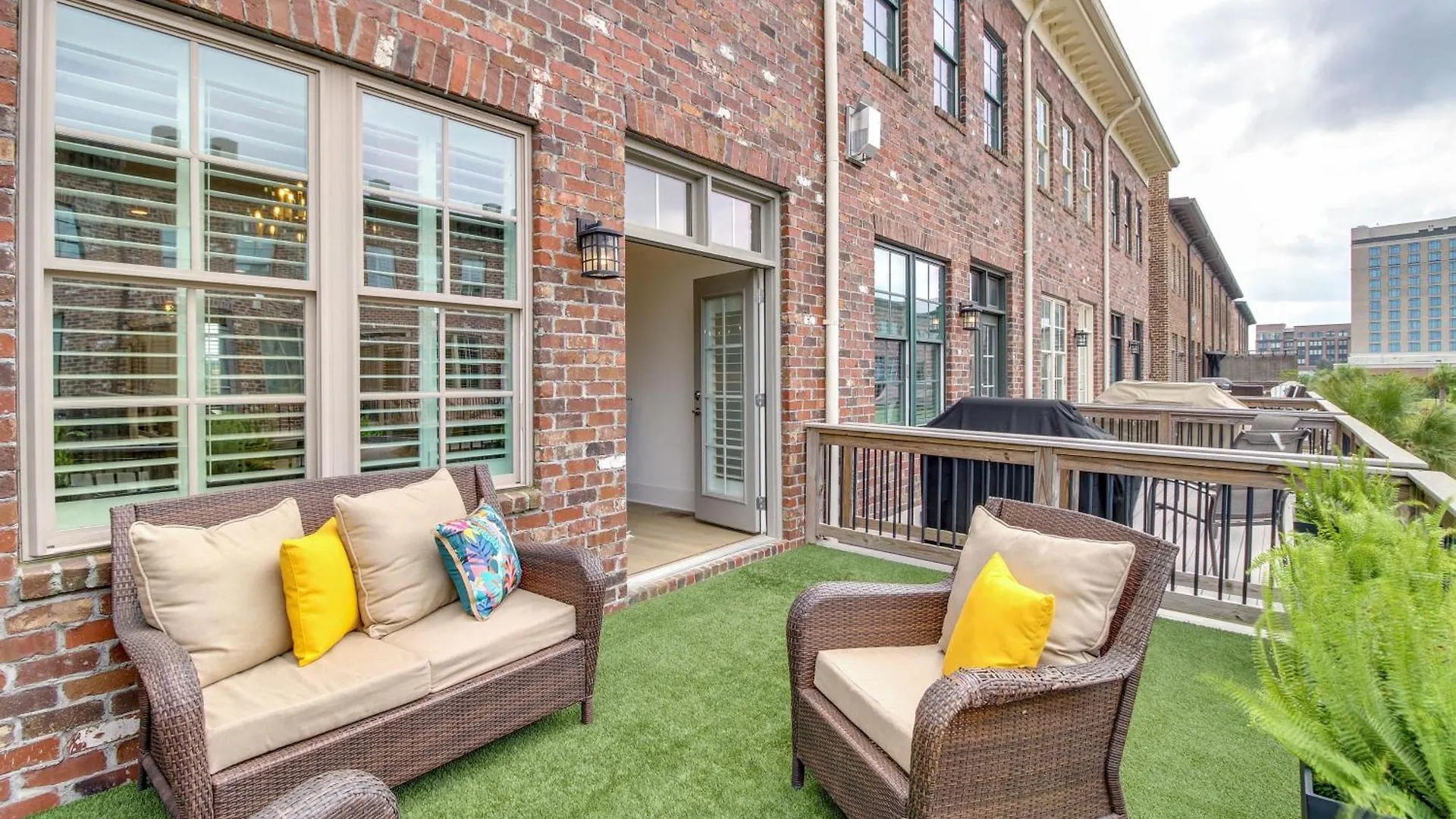 Charming Townhome - 1 Block To Riverwalk! Holiday home Savannah