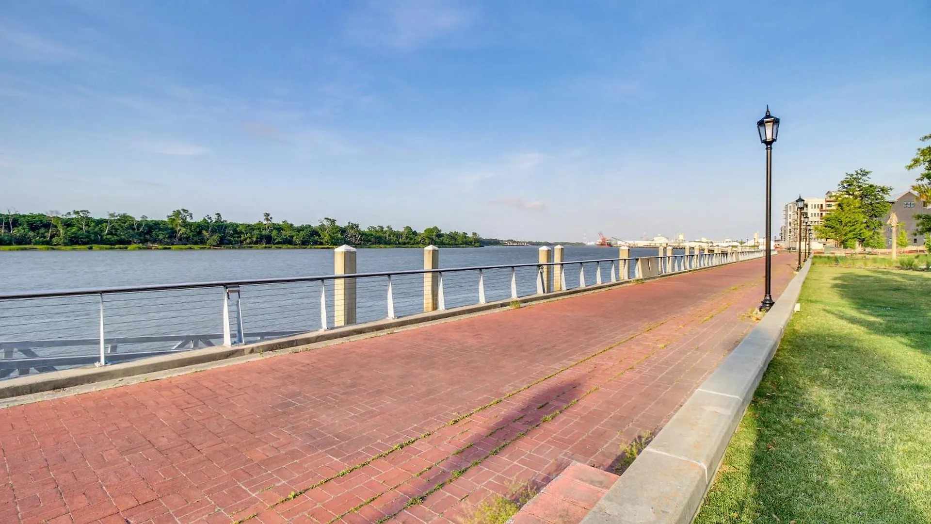 Holiday home Charming Townhome - 1 Block To Riverwalk!