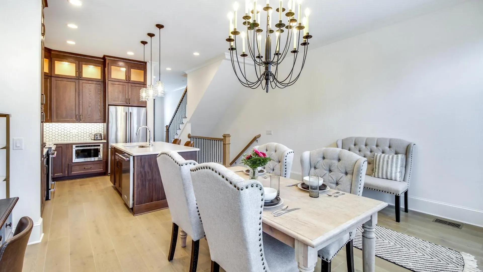 Charming Townhome - 1 Block To Riverwalk!
