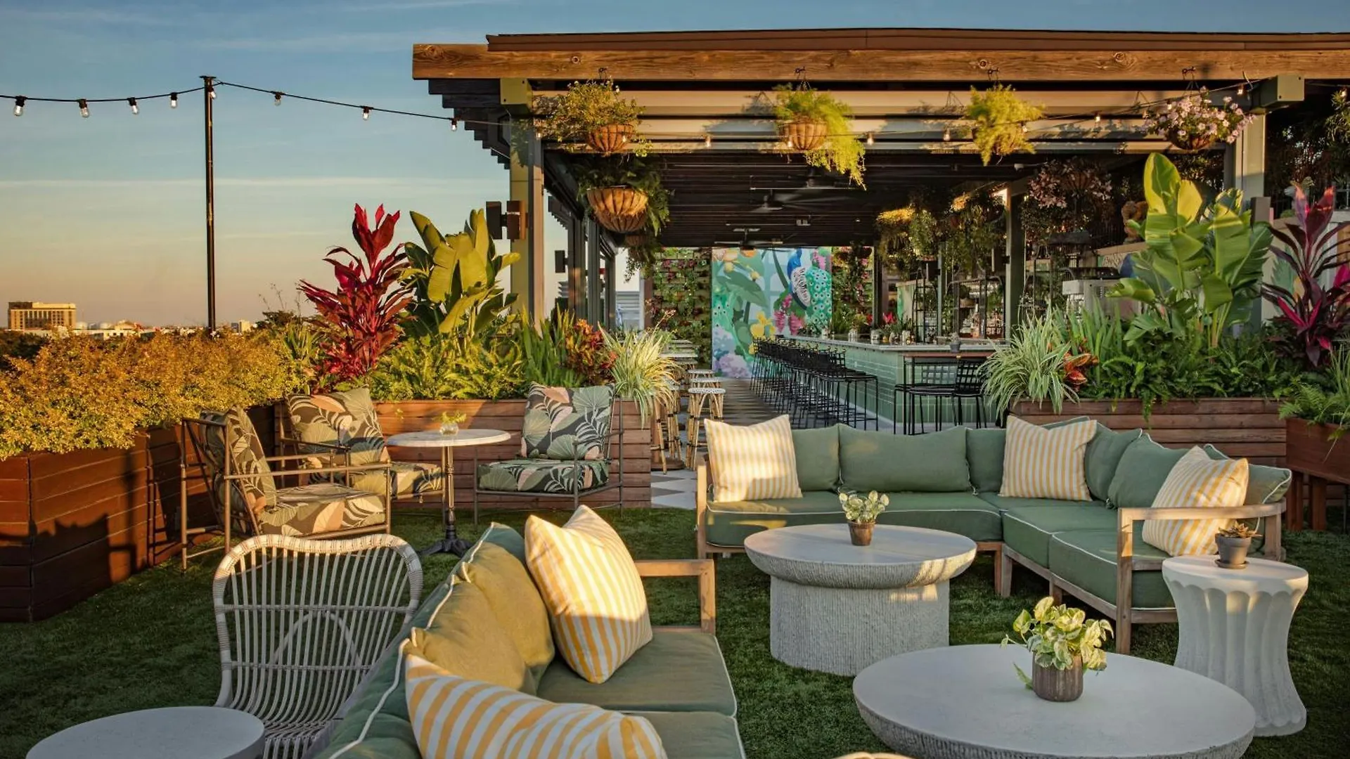 Perry Lane Hotel, A Luxury Collection Hotel, Hotel 5*