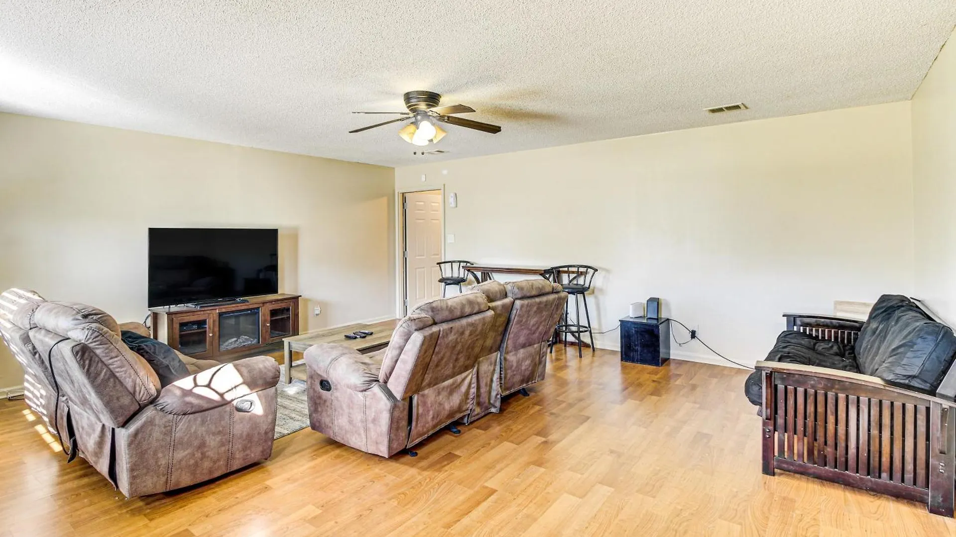 3 Mi To Hunter Army Airfield With Serene Deck Holiday home Savannah