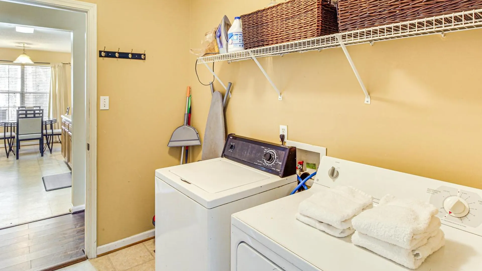 3 Mi To Hunter Army Airfield With Serene Deck *