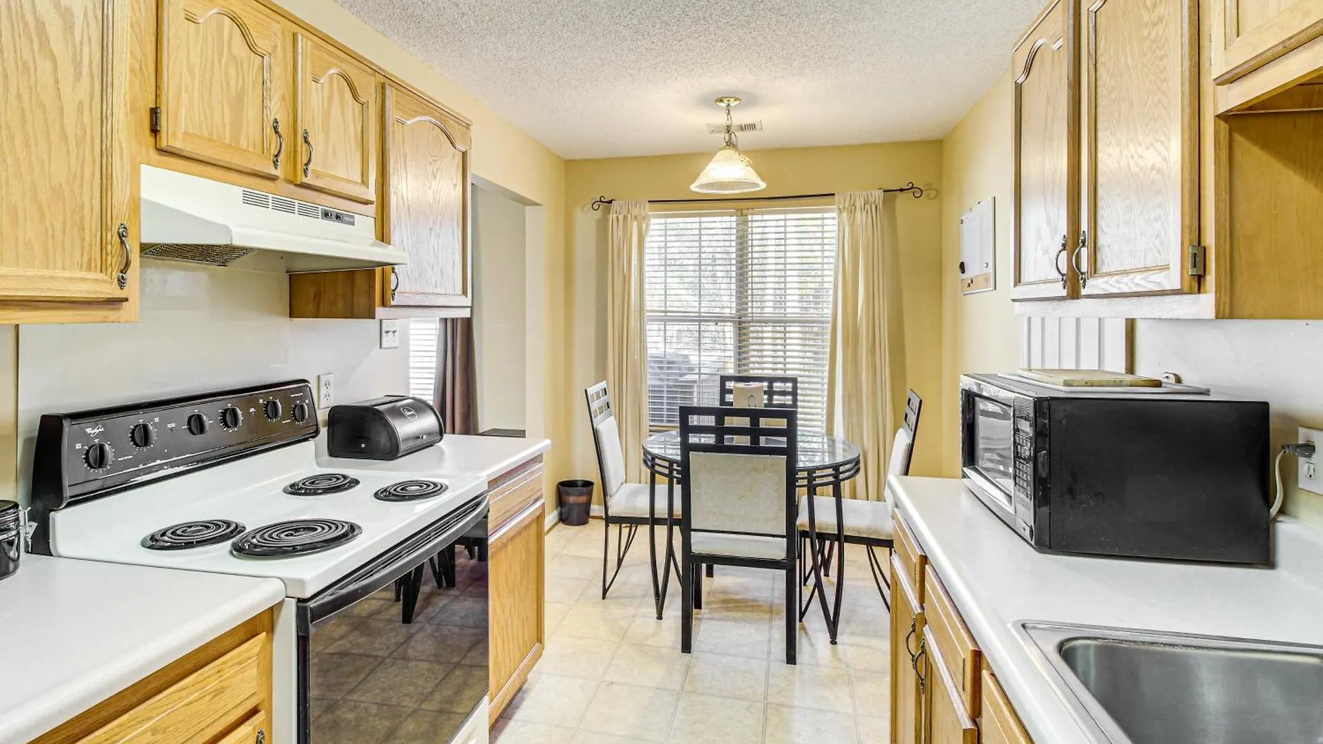 3 Mi To Hunter Army Airfield With Serene Deck * Savannah