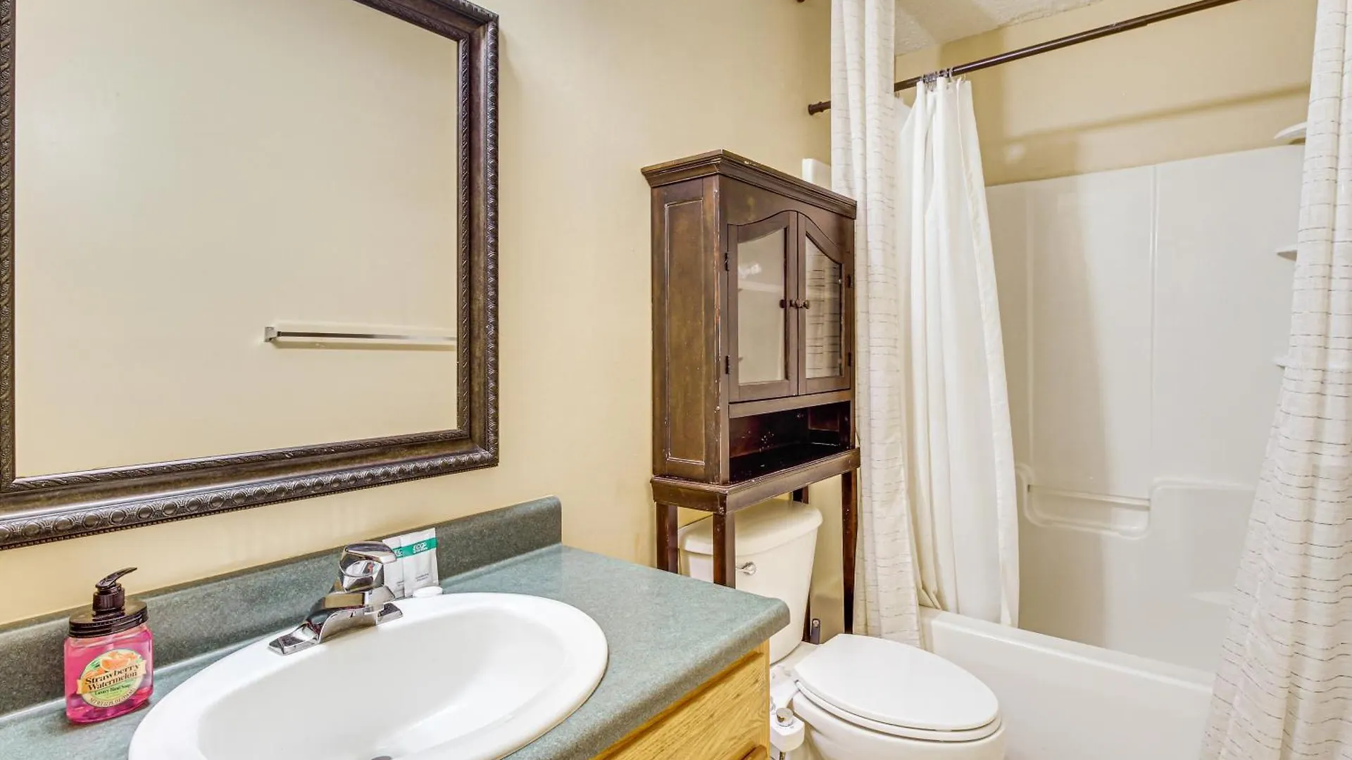 3 Mi To Hunter Army Airfield With Serene Deck Holiday home