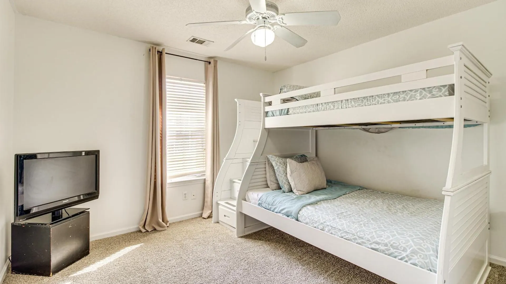 Holiday home 3 Mi To Hunter Army Airfield With Serene Deck Savannah