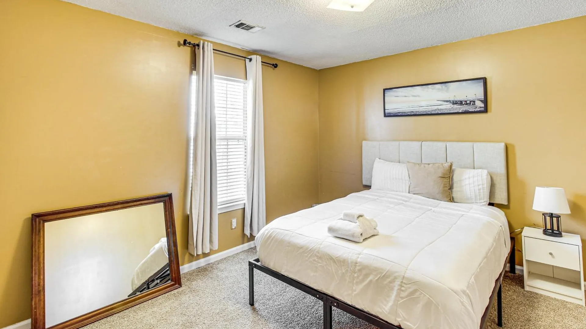3 Mi To Hunter Army Airfield With Serene Deck * Savannah