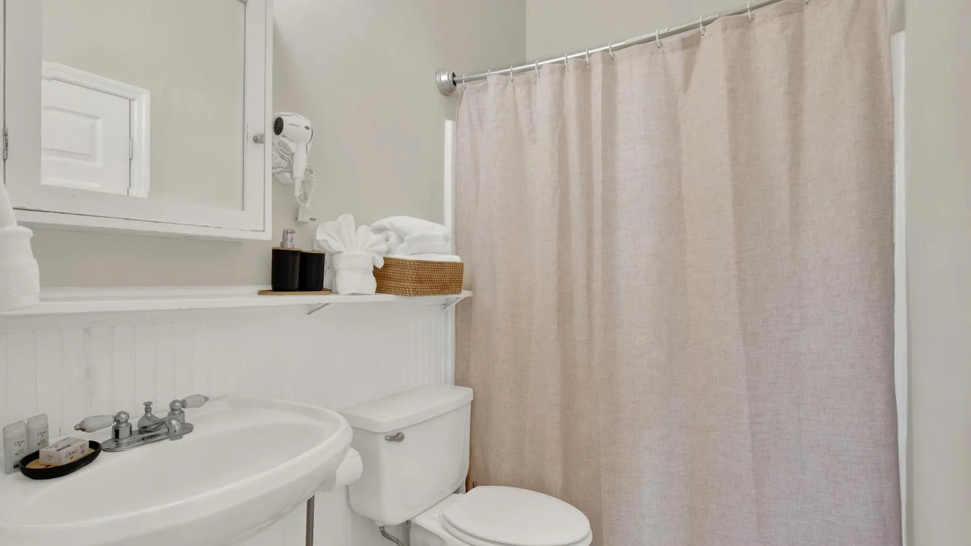 Crawford Square Hideaway *