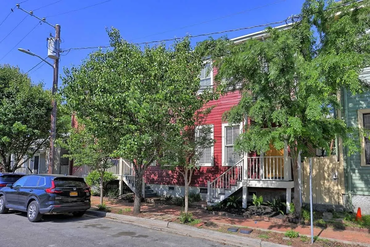 Quiet Historic Corner Easy Walk To Downtown Dining And Entertainment *