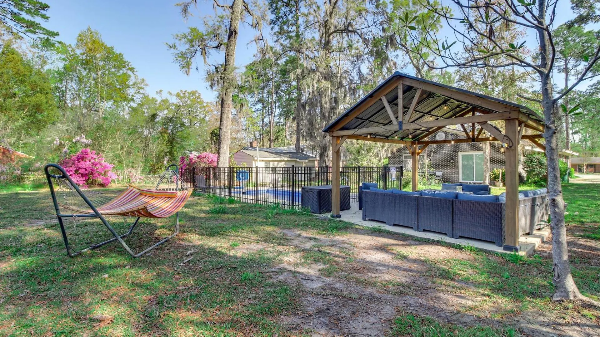 4 Mi To With Gazebo And Seasonal Pool! 度假居 *