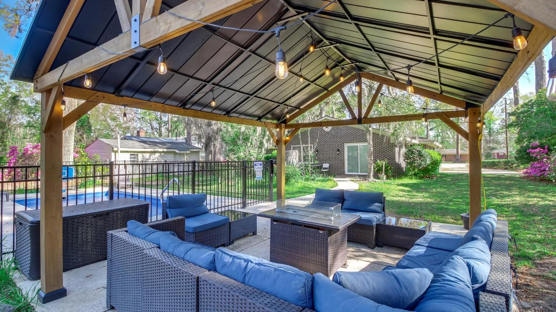 4 Mi To With Gazebo And Seasonal Pool! 度假居