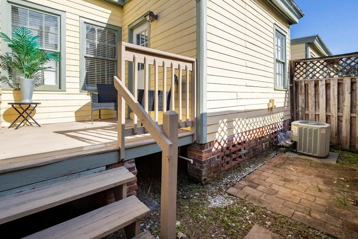 Historic Downtown King Bed Cottage- Parking And Patio Savannah