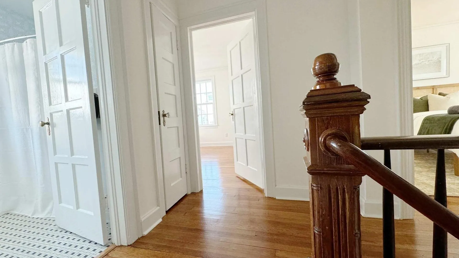 Spacious 3-floor Downtown Retreat - Prime Location * サバンナ