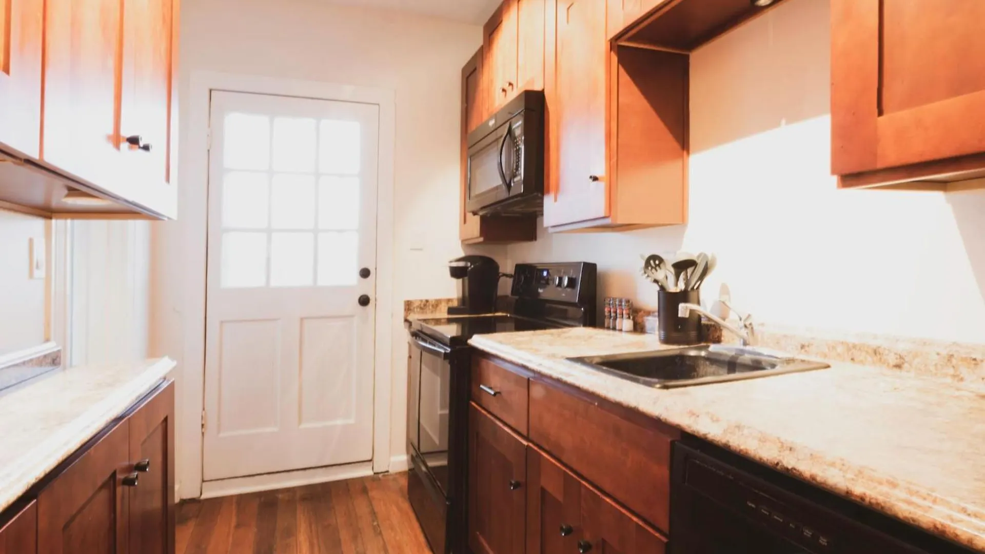 Massive 9bdr Courtyard Estate Near Forsyth Park * サバンナ