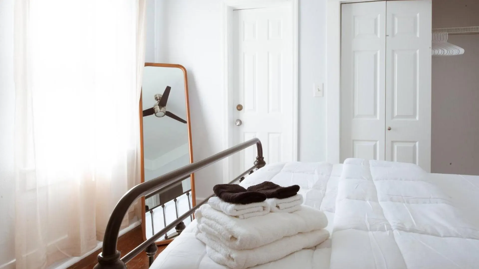 Modern 3bdr Retreat With Backyard Starland District 別荘