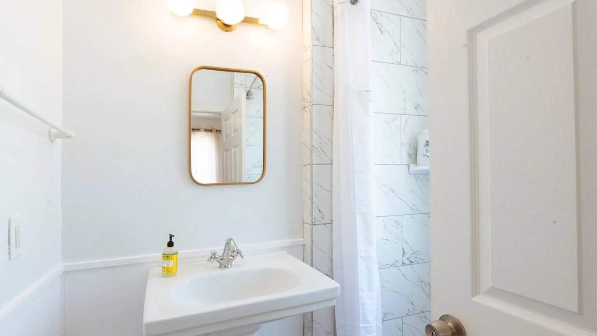 Modern 3bdr Retreat With Backyard Starland District 別荘 サバンナ