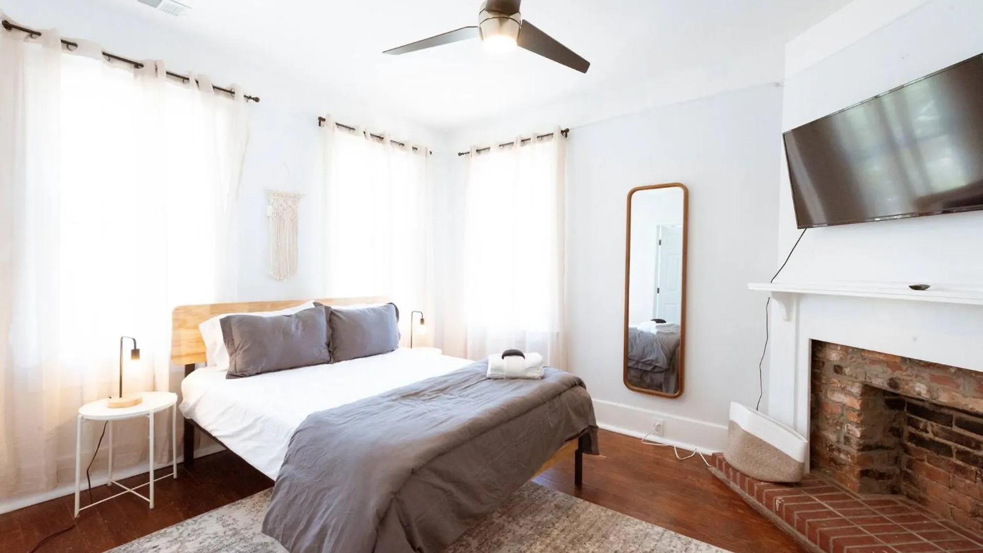 別荘 Modern 3bdr Retreat With Backyard Starland District *