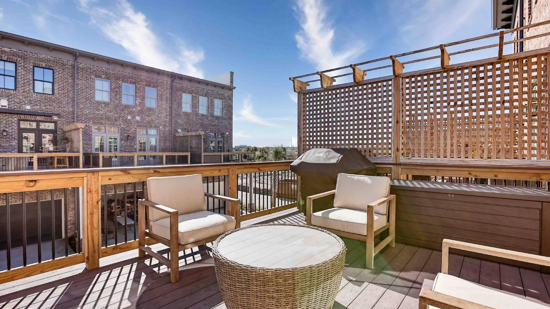 Riverfront Retreats, Downtown *