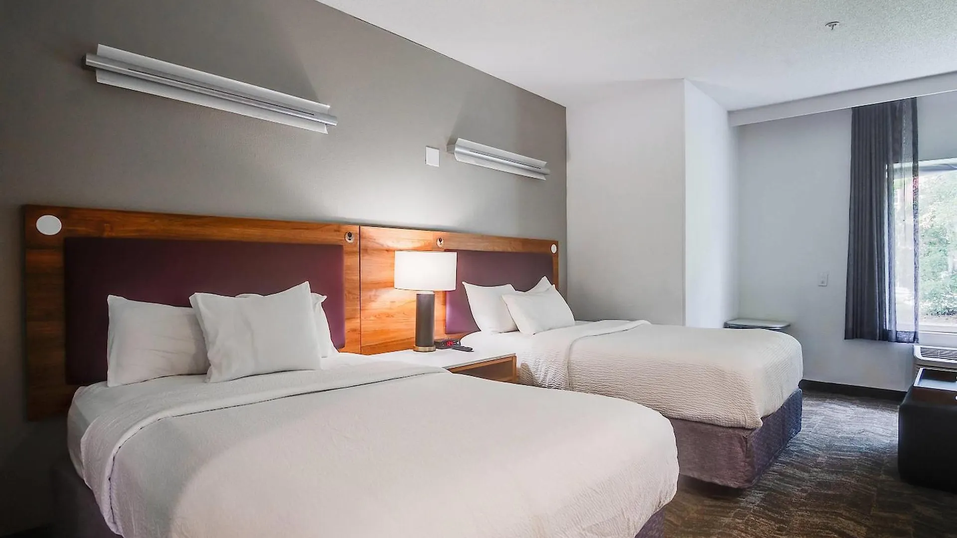 Country & By Radisson, Southside Otel Savannah