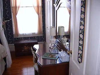 Roussell's Garden Bed & Breakfast Savannah
