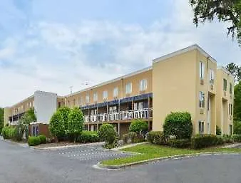 Hotel Baymont By Wyndham Midtown Savannah