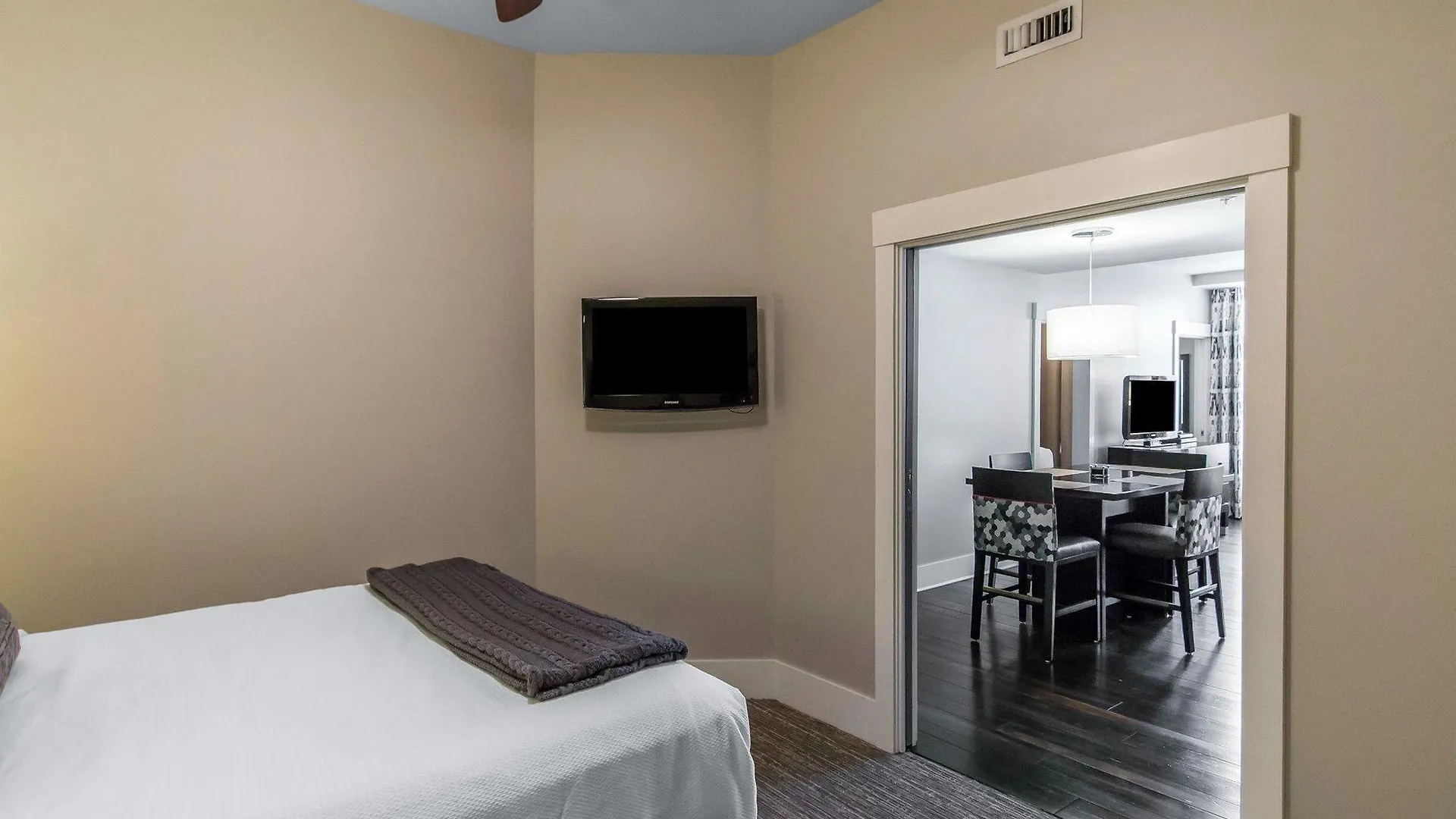 Bluegreen Vacations Homes At Ellis Square, Ascend Apart Otel 3*