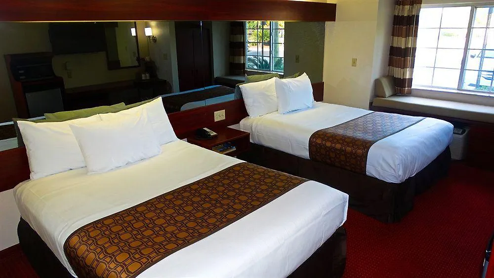 Microtel & By Wyndham Savannah/pooler Hotel