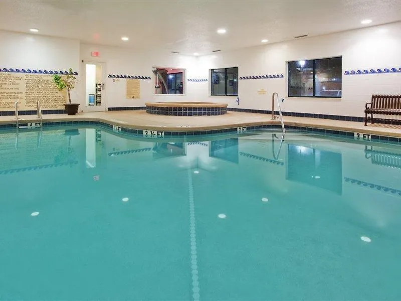 Hotel Country & By Radisson, Gateway, Ga