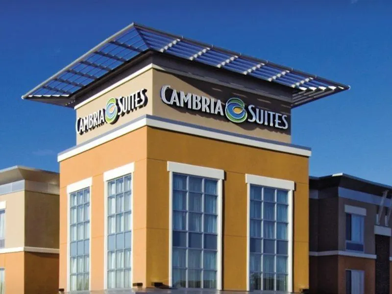 Doubletree By Hilton Airport