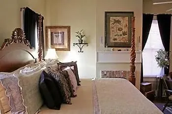 Palm Bed & Breakfast 2*