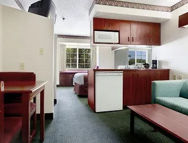 Microtel & By Wyndham Savannah/pooler