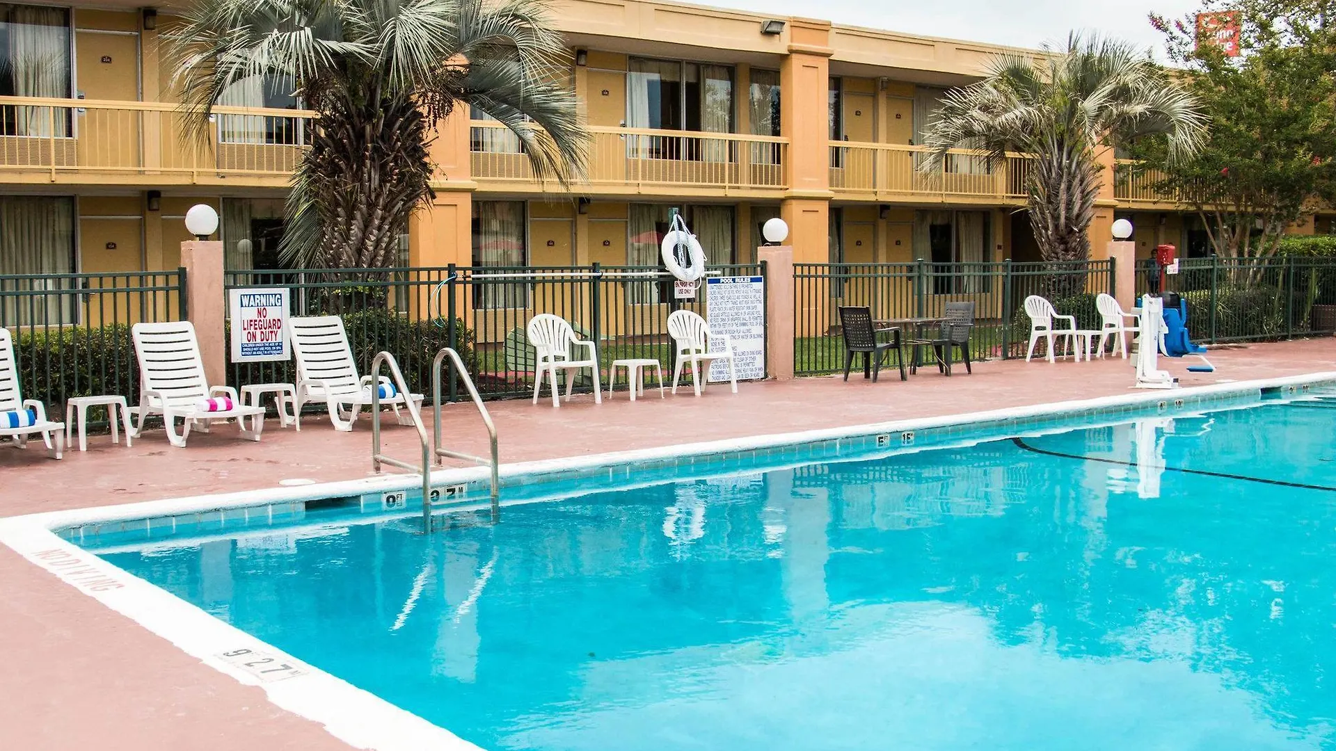 Econo Choice I-95 Gateway Hotel 3*