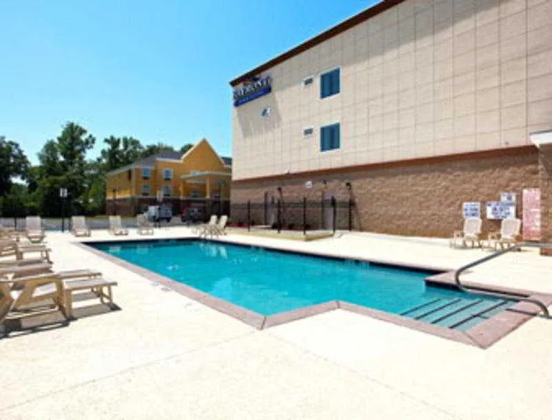 Hotel Baymont By Wyndham South Savannah