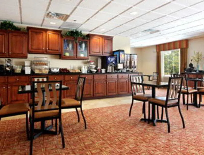 Baymont By Wyndham South Hotel Savannah