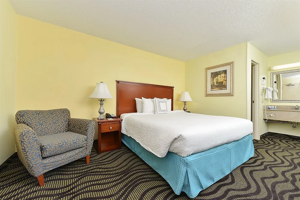 Hotel Baymont By Wyndham Midtown Savannah