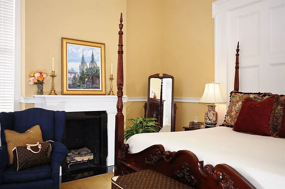 The Presidents' Quarters Savannah