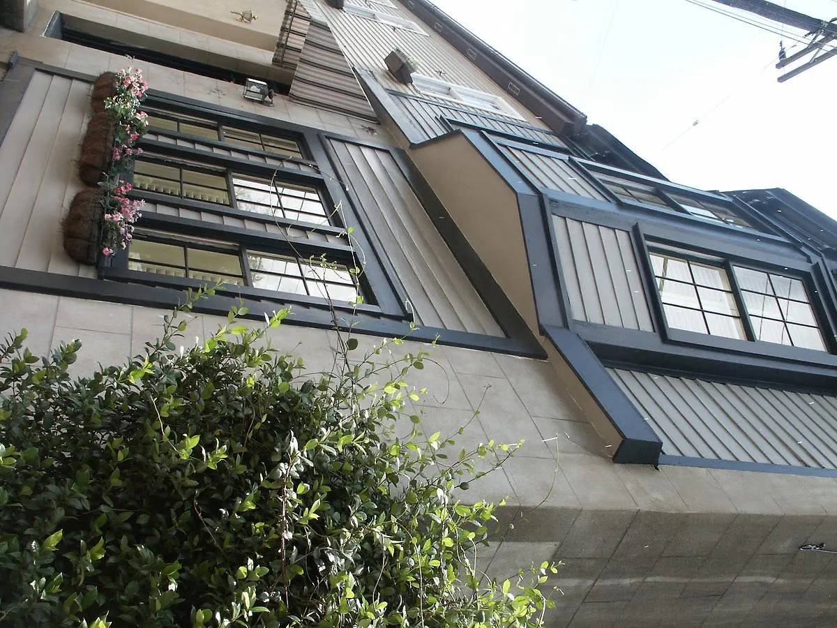 Armstrong Inns Bed & Breakfast 4*