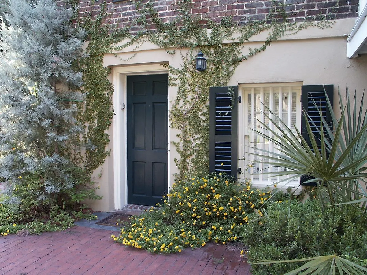 Bed & Breakfast Armstrong Inns 4*