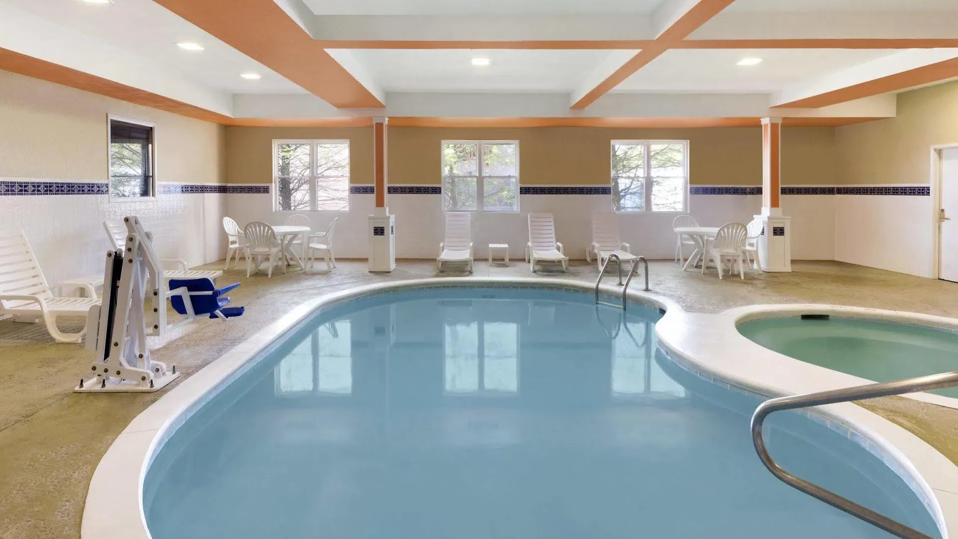 Country & By Radisson, Midtown, Ga 3*