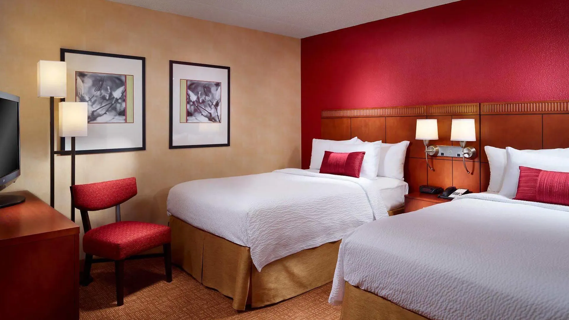Courtyard By Marriott Midtown